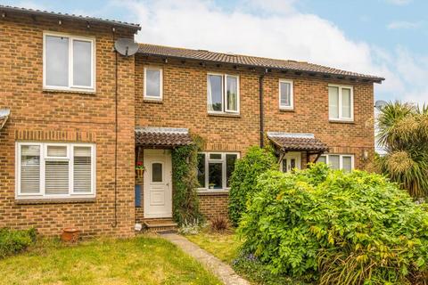 3 Gale Close, Hampton, TW12 3XP