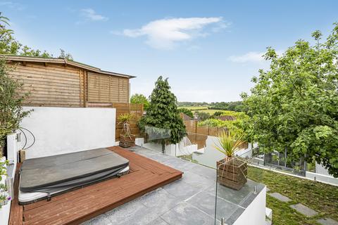 17 Hartfield Crescent, West Wickham, BR4 9DN