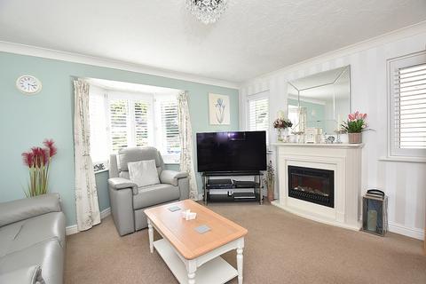 2 Grants Close, Wincanton, BA9 9NS