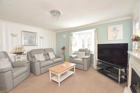 2 Grants Close, Wincanton, BA9 9NS