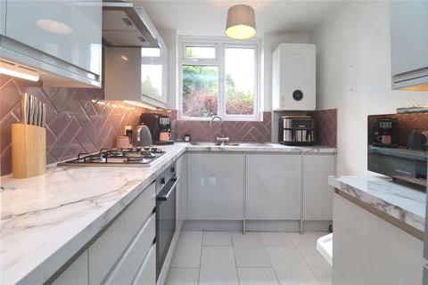 2 bedroom flat for sale, Radstone Court, Woking GU22