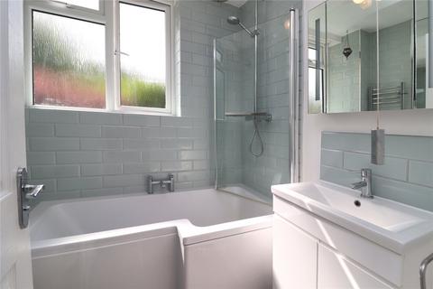 2 bedroom flat for sale, Radstone Court, Woking GU22