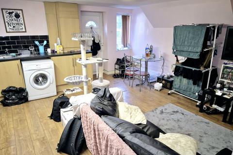 4 bedroom terraced house for sale, The Village Street, Leeds