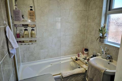 4 bedroom terraced house for sale, The Village Street, Leeds