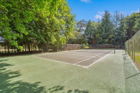 4 Kemsley Chase, Farnham Royal, Slough, SL2 3LU