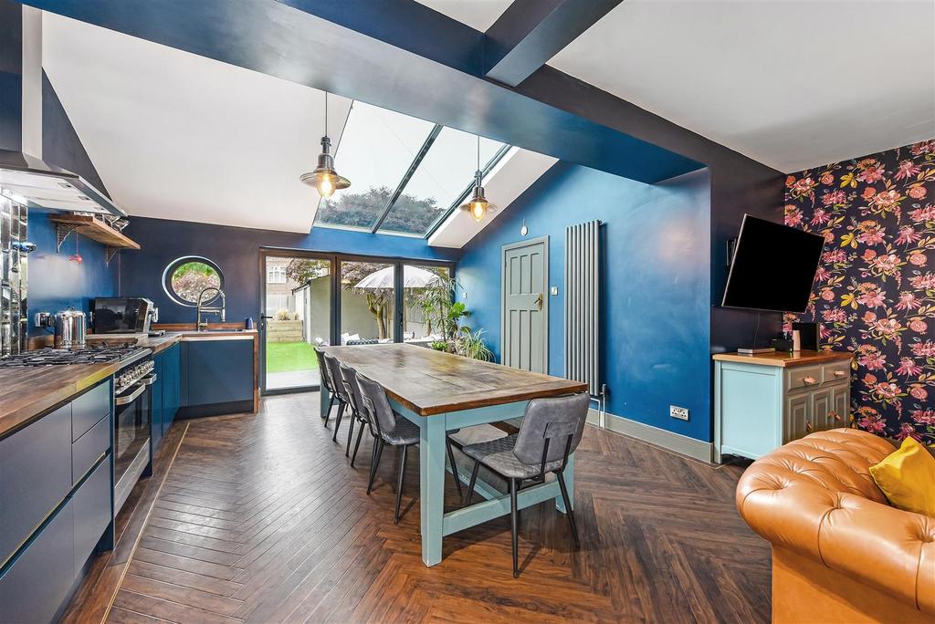 Kitchen Diner out to Garden.jpg