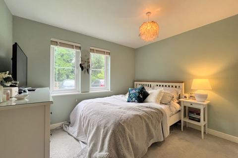 77 Blue Cedar Drive, Streetly, Sutton Coldfield, B74 2AE
