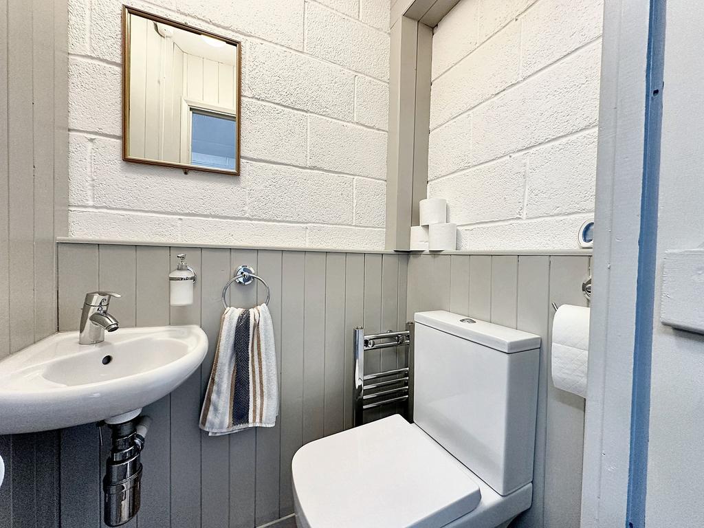 Garage &amp; WC