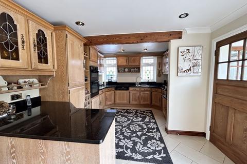 4 bedroom detached house for sale, 77 Marine Drive, Rhos on Sea