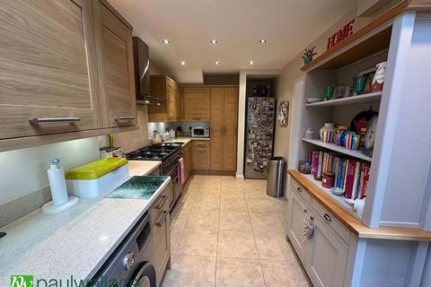 4 Fleming Close, Cheshunt, Waltham Cross, EN7 6AY