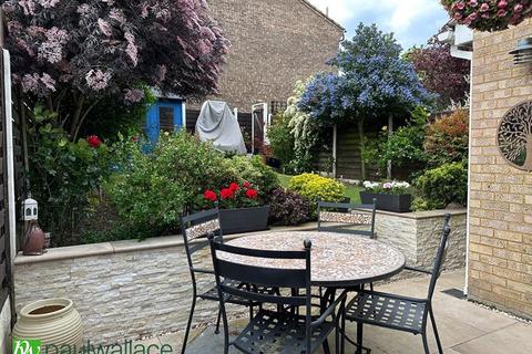 4 Fleming Close, Cheshunt, Waltham Cross, EN7 6AY