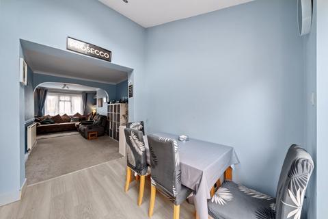 72 Bidhams Crescent, Tadworth, KT20 5HF