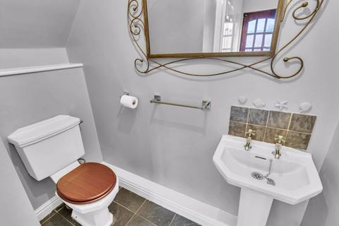 17 Green Park View, Oldham, OL1 4GP