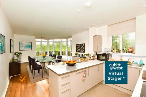 2 bedroom flat for sale, Greenstede House, East Grinstead RH19