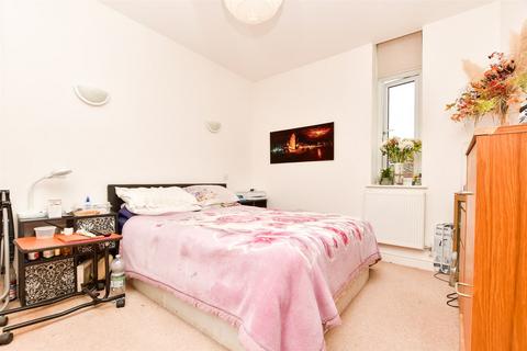 2 bedroom flat for sale, Greenstede House, East Grinstead RH19