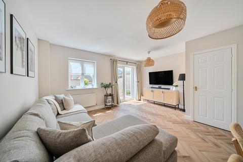11 Dior Drive, Royal Wootton Bassett, Swindon, SN4 7FQ