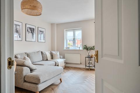 11 Dior Drive, Royal Wootton Bassett, Swindon, SN4 7FQ