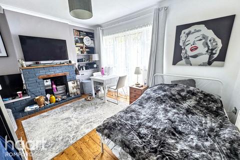 3 bedroom end of terrace house for sale, Cedar Road, Romford, RM7 7JU
