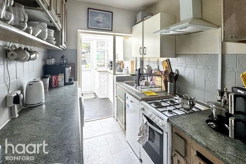 3 bedroom end of terrace house for sale, Cedar Road, Romford, RM7 7JU