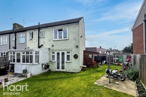 72 Cedar Road, Romford, RM7 7JU