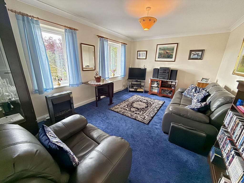 Lounge/Dining Room