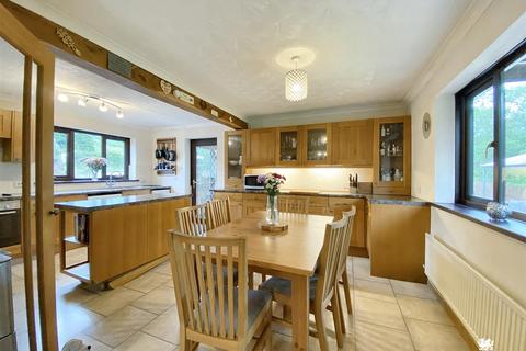 4 bedroom detached house for sale, Mynyddygarreg