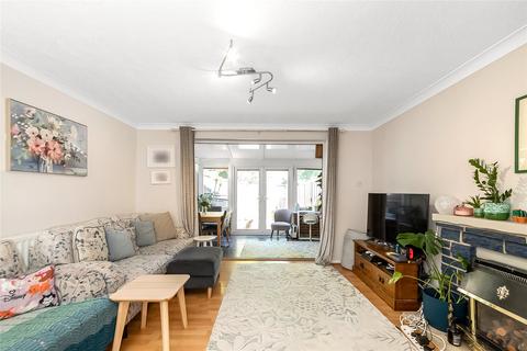 16c Salisbury Road, London, SE25 5DU