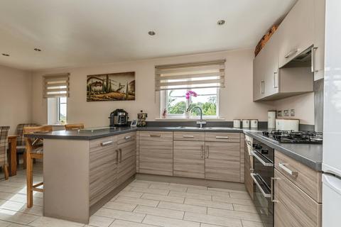 3 bedroom detached house for sale, Marsden Avenue, West Yorkshire WF5