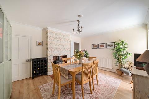 17 Pollard Road, Woking, GU22 8EE