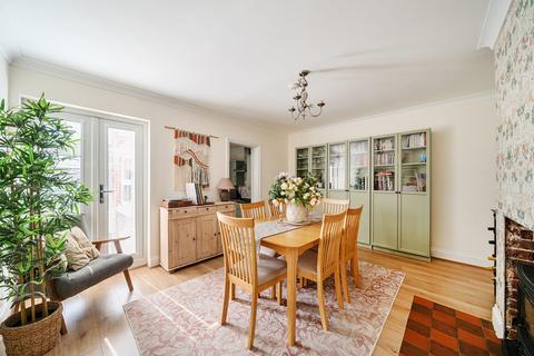 17 Pollard Road, Woking, GU22 8EE