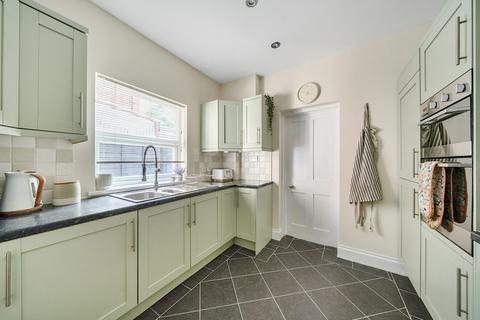 17 Pollard Road, Woking, GU22 8EE
