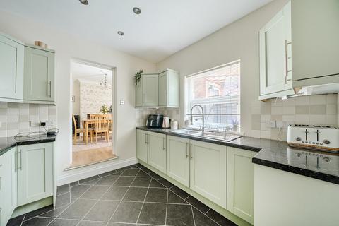 17 Pollard Road, Woking, GU22 8EE