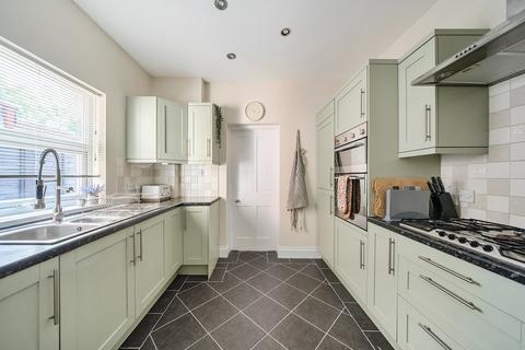 17 Pollard Road, Woking, GU22 8EE