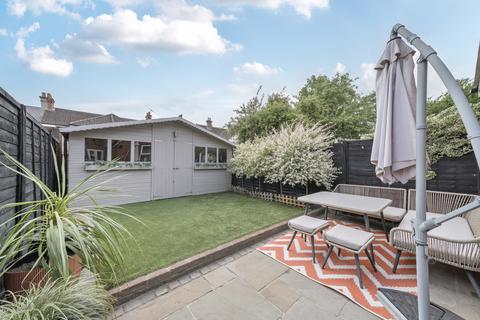 17 Pollard Road, Woking, GU22 8EE