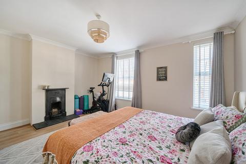17 Pollard Road, Woking, GU22 8EE
