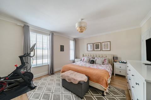 17 Pollard Road, Woking, GU22 8EE