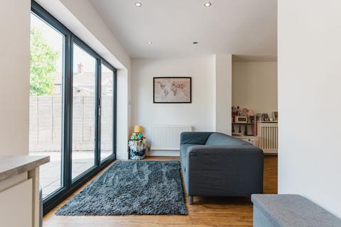 12 Beeby Road, Scraptoft, Leicester, LE7 9SG