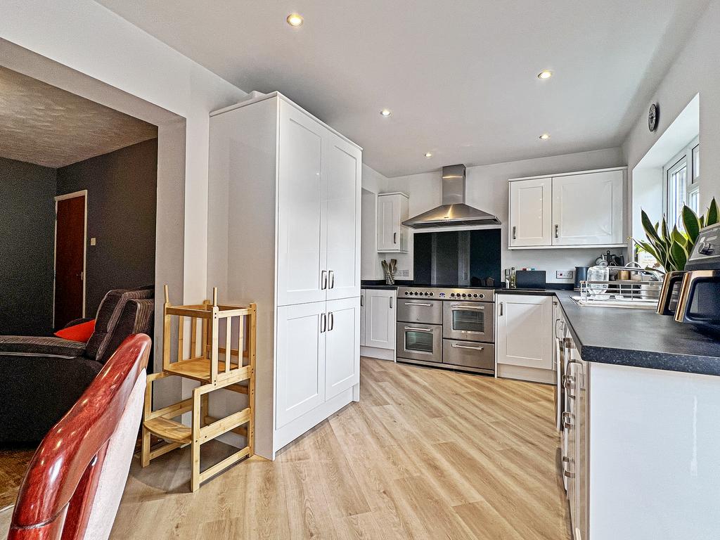 L-Shaped Kitchen/Diner