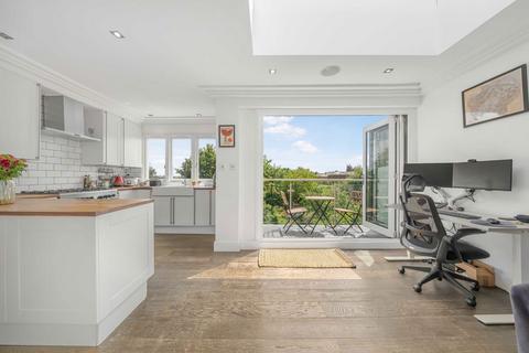 2 bedroom flat for sale, Gondar Gardens, London NW6