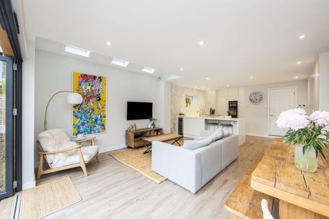 14 Alexandra Road, Worthing, BN11 2DX