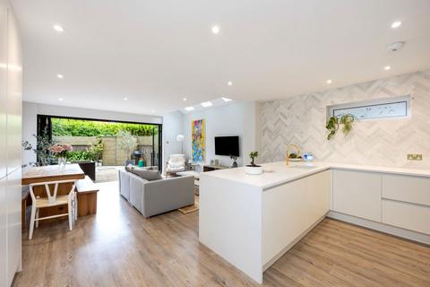 14 Alexandra Road, Worthing, BN11 2DX