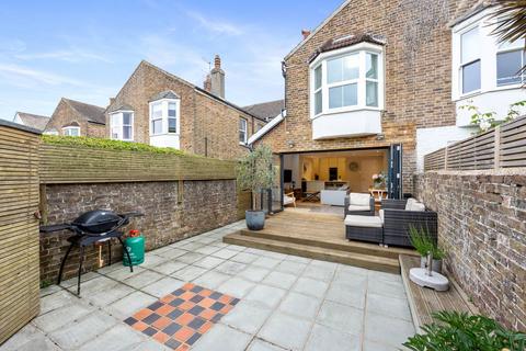 14 Alexandra Road, Worthing, BN11 2DX