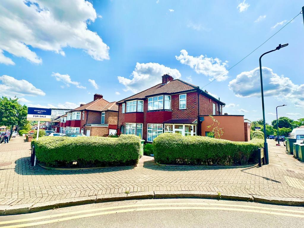 Ennerdale Drive, London NW9 3 bed semi-detached house - £625,000