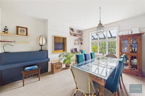 4 bedroom end of terrace house for sale, Howell Road, Devon