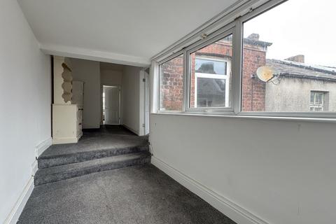 2 bedroom flat to rent, High Street, Stoke-On-Trent ST8