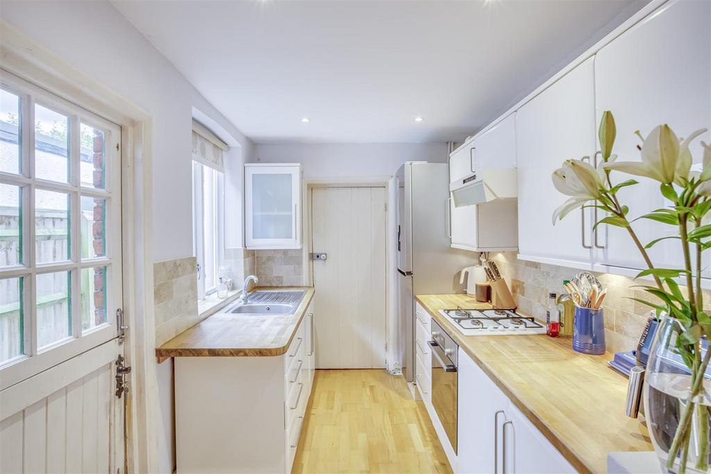 92 Oakridge Road, HP11 2 PL-7.jpg