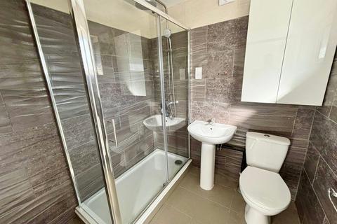 3 bedroom semi-detached house to rent, Robin Way, Staines-upon-Thames, TW18