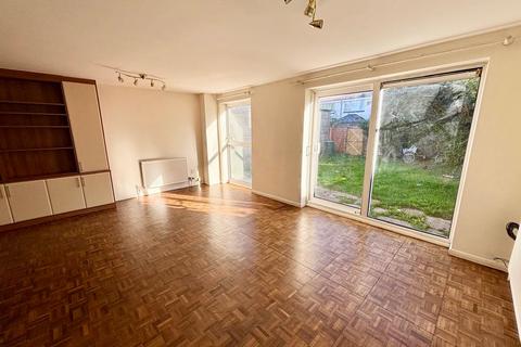 3 bedroom semi-detached house to rent, Robin Way, Staines-upon-Thames, TW18