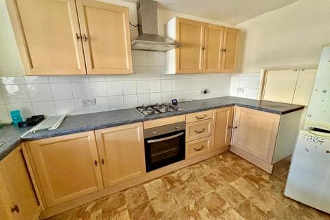 3 bedroom semi-detached house to rent, Robin Way, Staines-upon-Thames, TW18