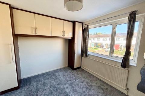 3 bedroom semi-detached house to rent, Robin Way, Staines-upon-Thames, TW18